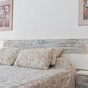 https://marbella-real-2-bedroom-seaside.es-andalucia.com